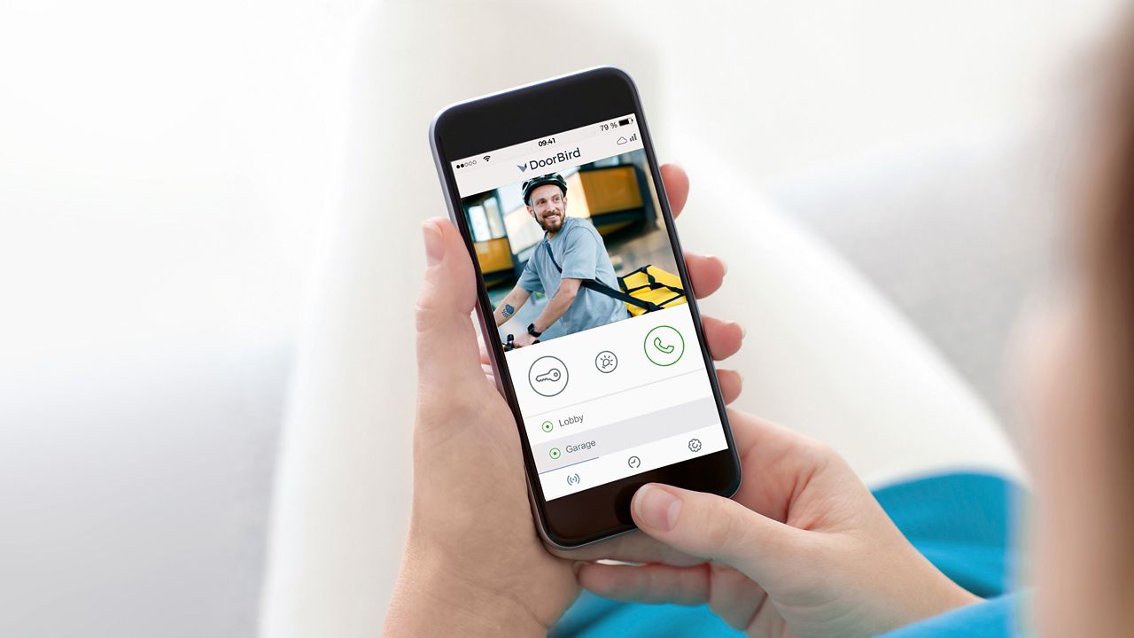Doorbird-ovipuhelimen käyttö mobiilisovelluksen kautta
