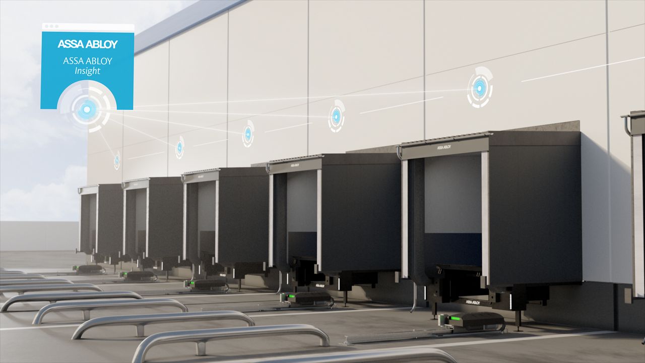 Vijf laadkades met dock shelters en levellers, verbonden via één digitaal platform, ASSA ABLOY Insight