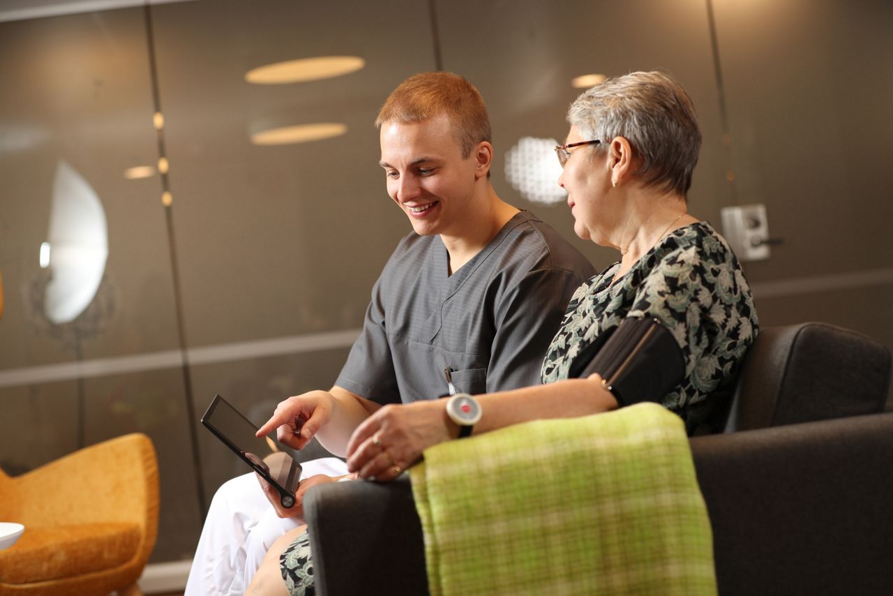 Old woman smiling with 9solutions safety tag in her wrist