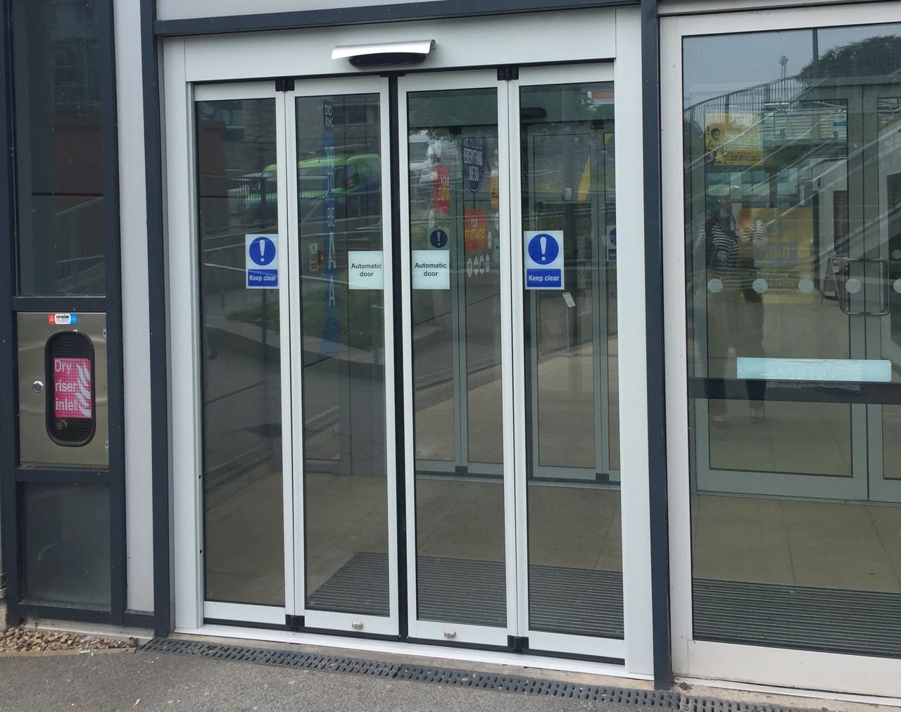 Record FTA 20 Automatic Bifolding Door