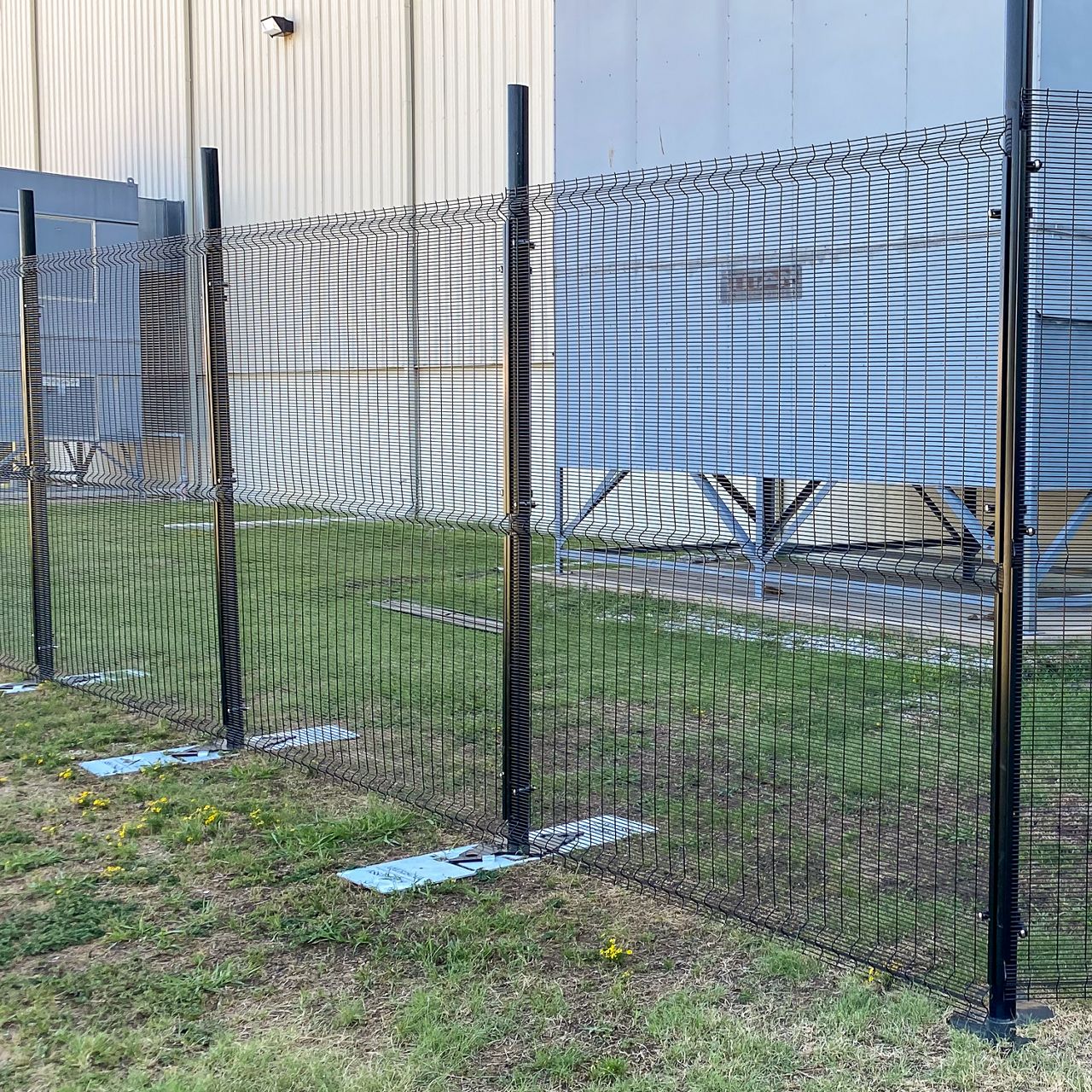 GridLock quick deploy fence installation