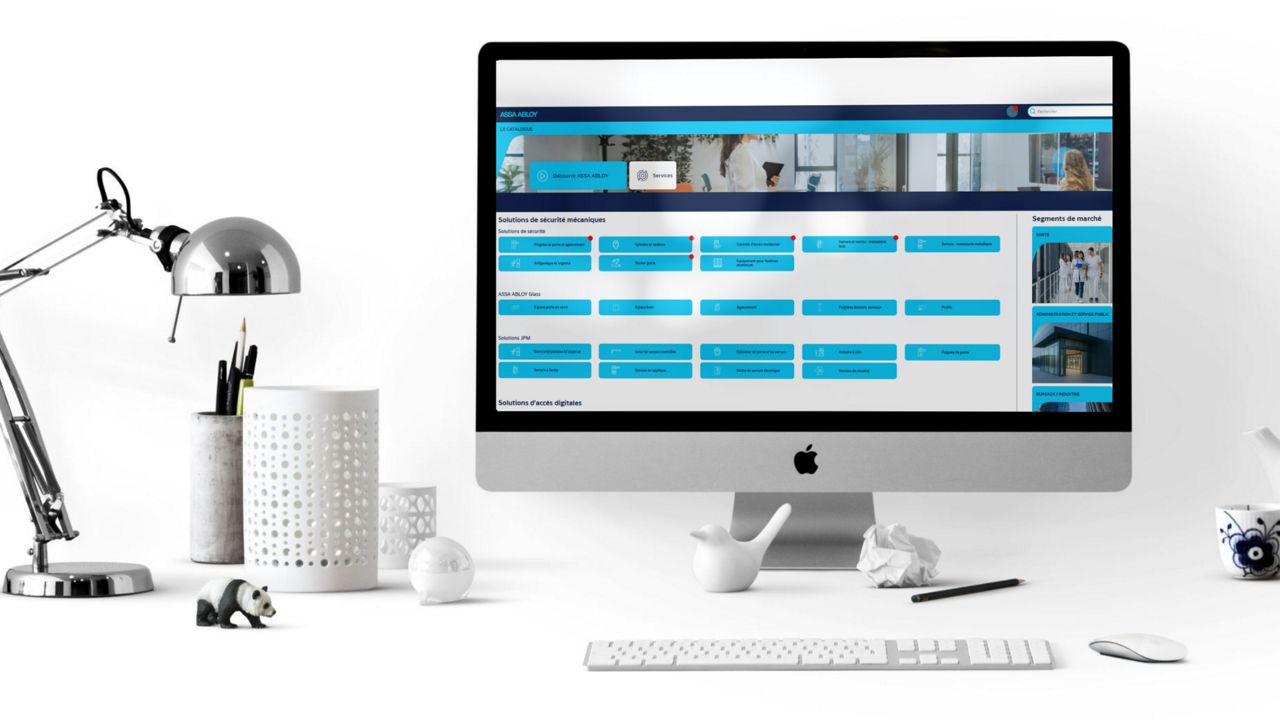 Professionnel qui recherche une information technique sur l'application Le catalogue
