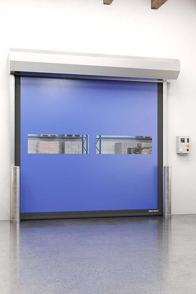 Image: Een strakke snelloopdeur in magazijn.