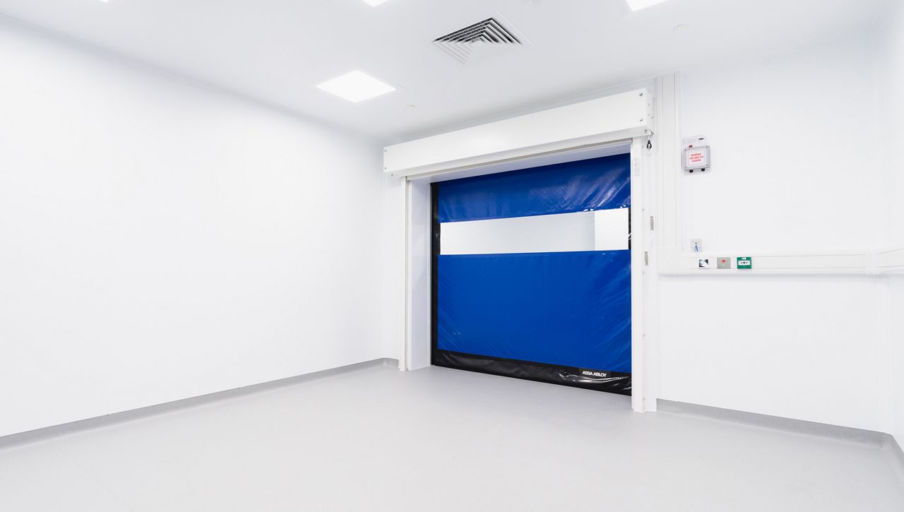 Image: An internal image of a ASSA ABLOY HS9130GAT high speed door in controlled manufactured environment