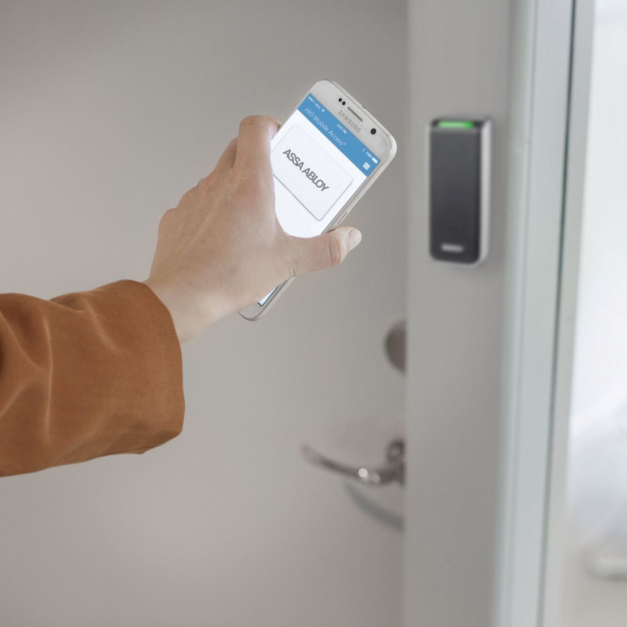 Image: deschidere cu smartphoneul cititor Signo