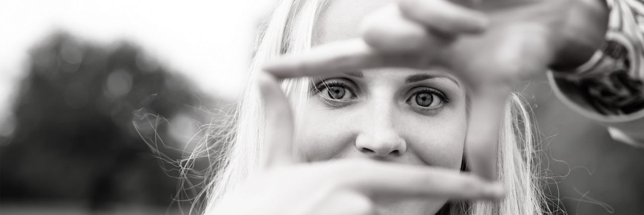 Frau Finger Rahmen Normstahl Kontakt