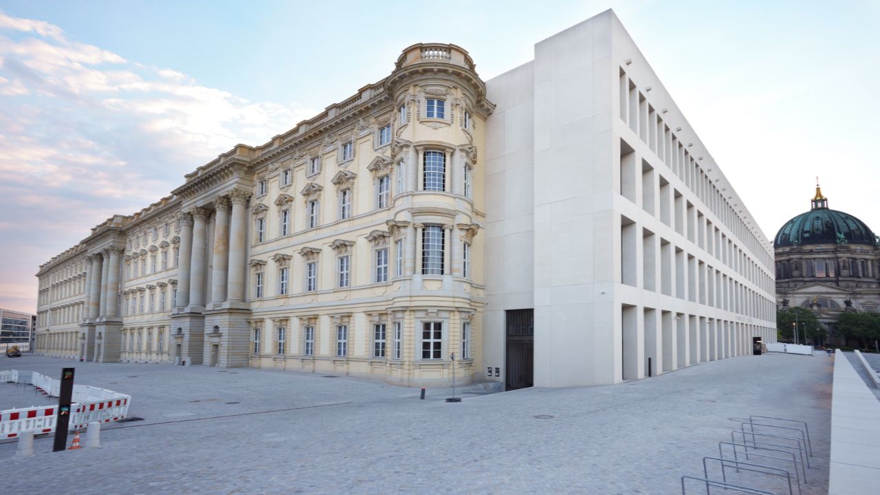 Budova muzea Humboldt Forum v Berlíně.
