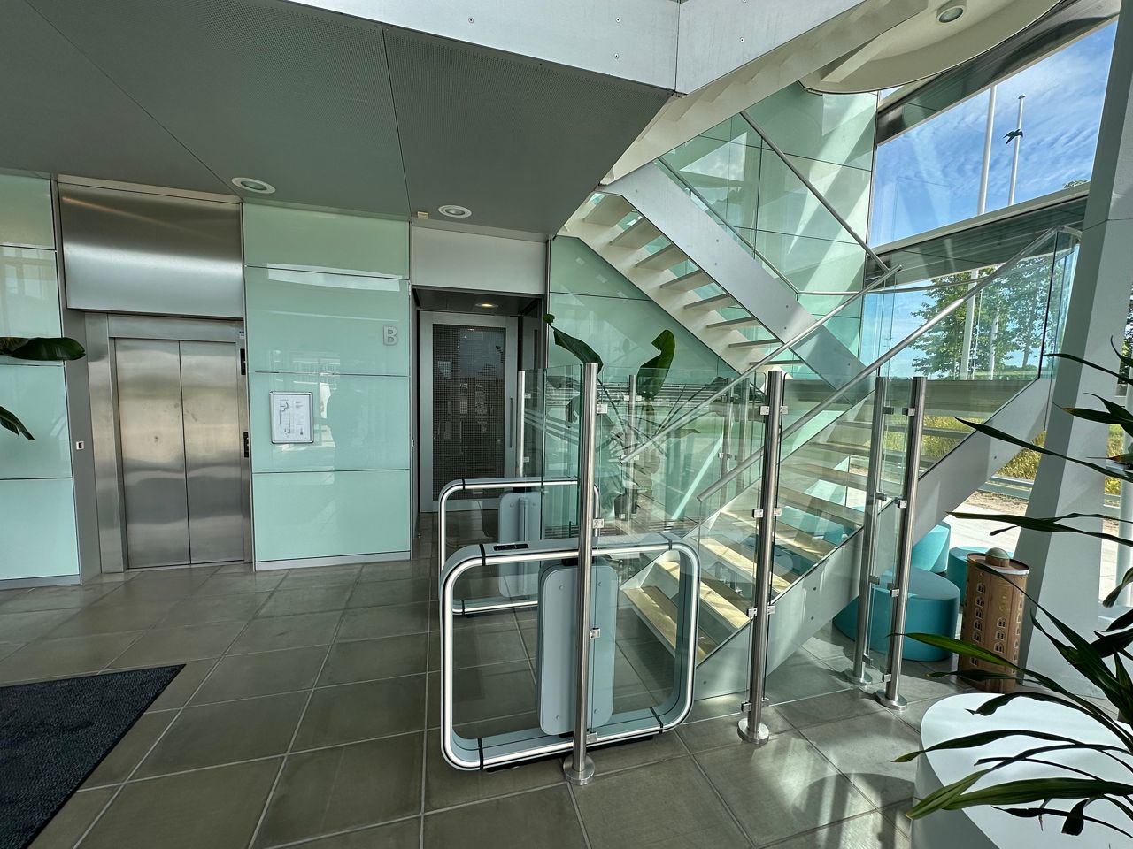 Image: Szybka bramka kontroli dostępu ASSA ABLOY Expression 