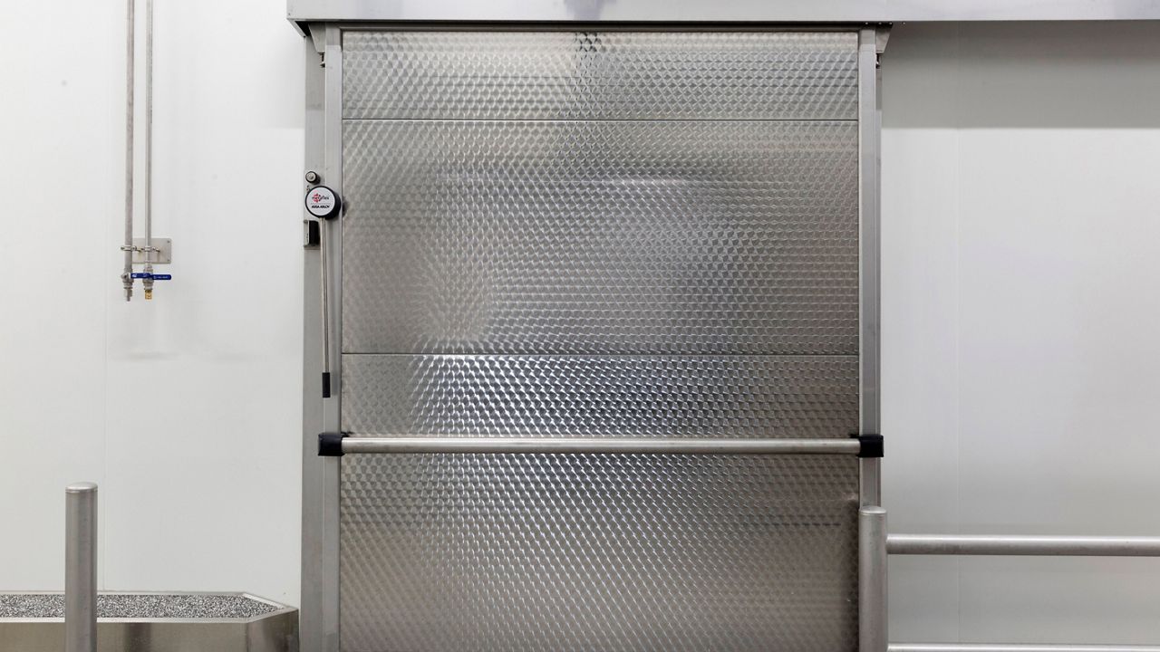 Image: industrial sliding door suitable for freezer spaces.