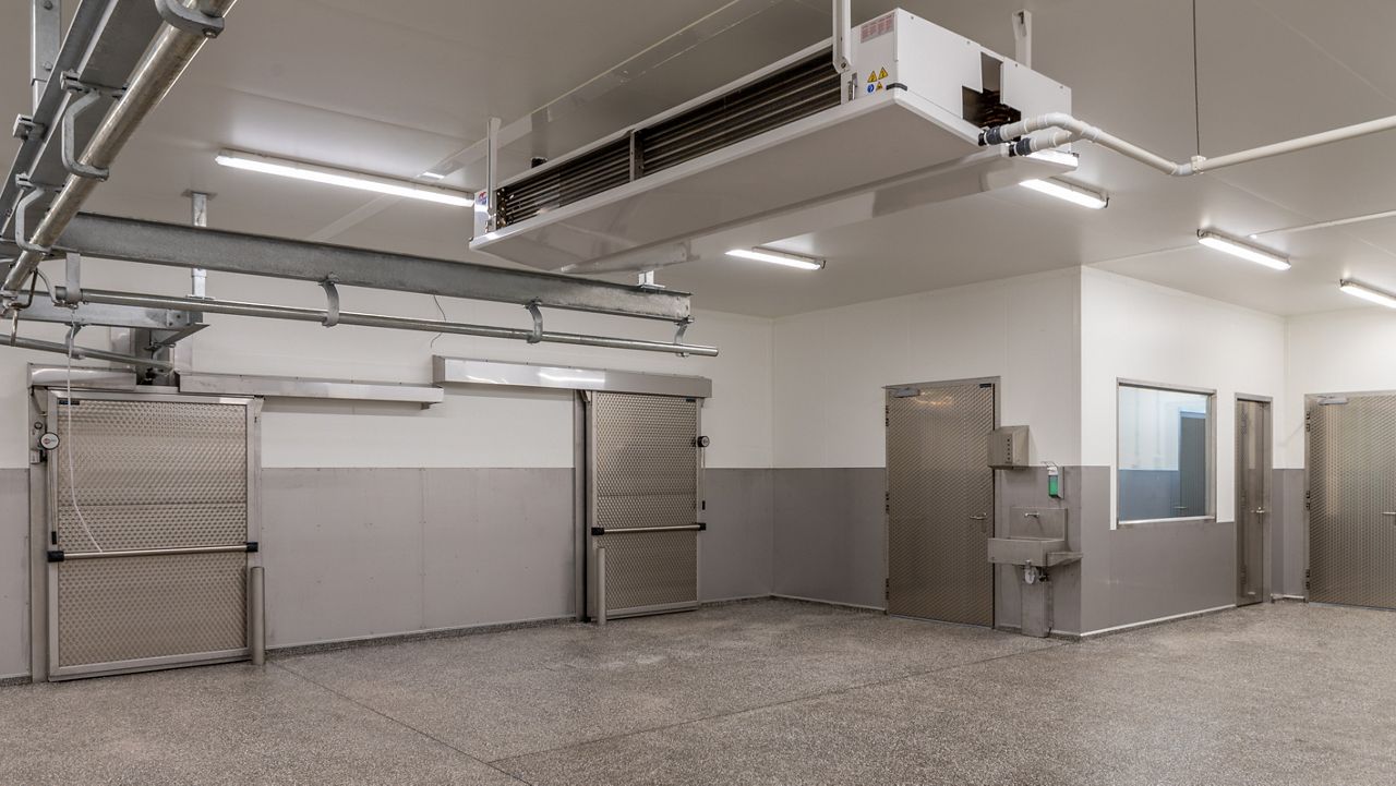Image: The ASSA ABLOY CI Polaris Chiller is an industrial sliding door designed for use in refrigerated environments.
