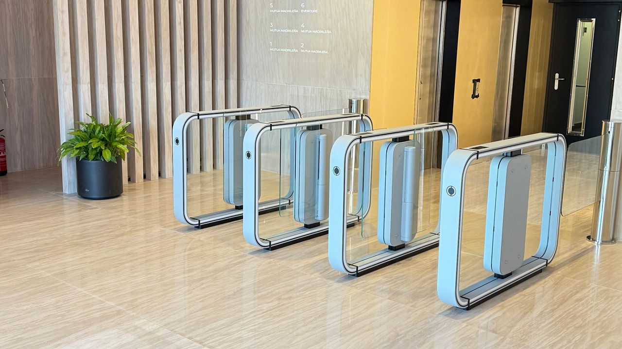 Image: ASSA ABLOY SG Expression oferuje szeroką gamę opcji kolorystycznych i dodatków w celu zwiększenia rozpoznawalności i tożsamości marki.