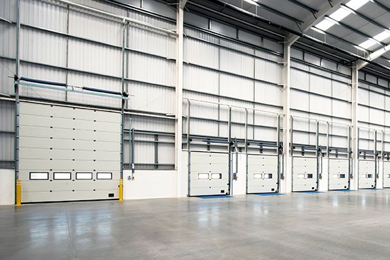 Large hall with industrial foor with spring system