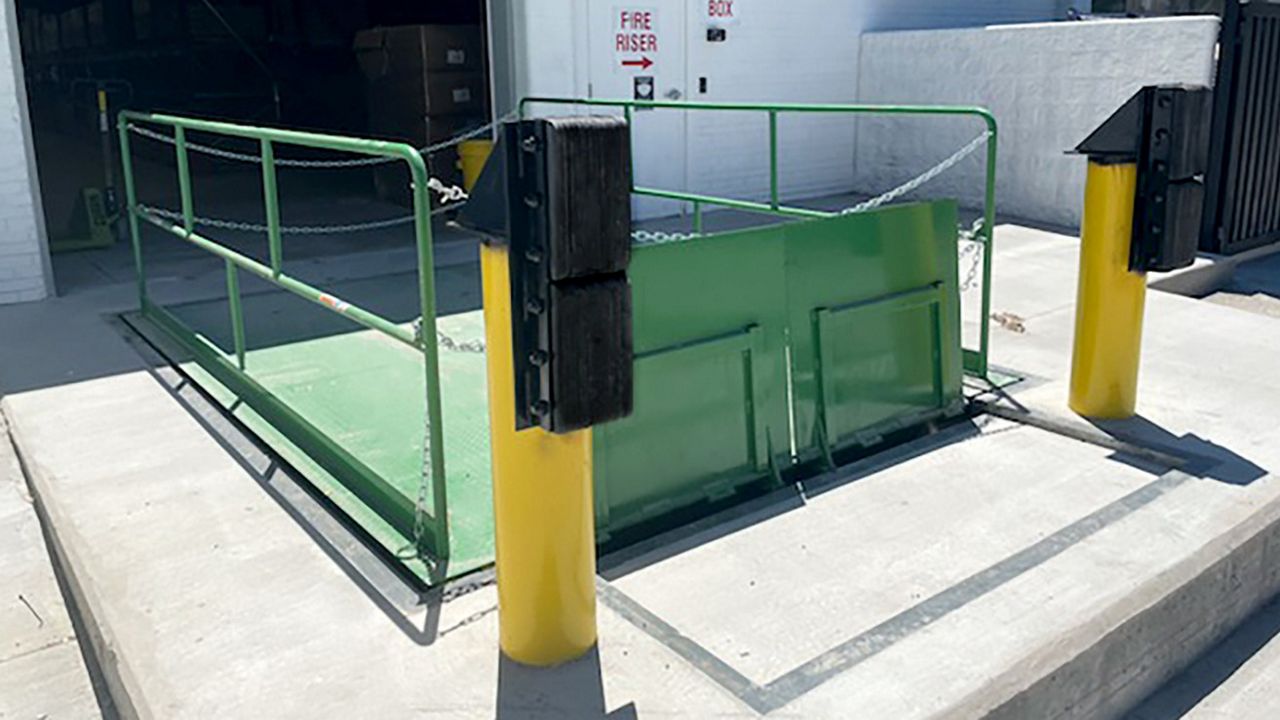 Front view of the KDL Hydraulic Dock Lift outside