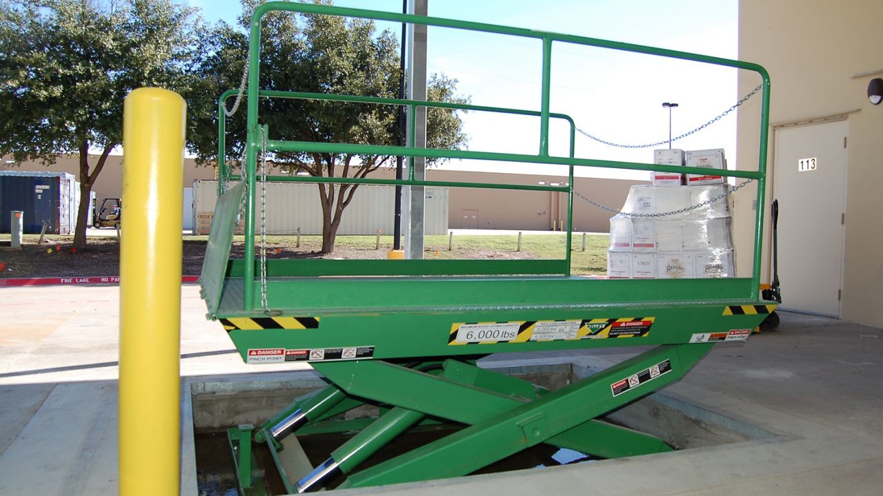 Right side view of the KDL Hydraulic Dock Lift outside