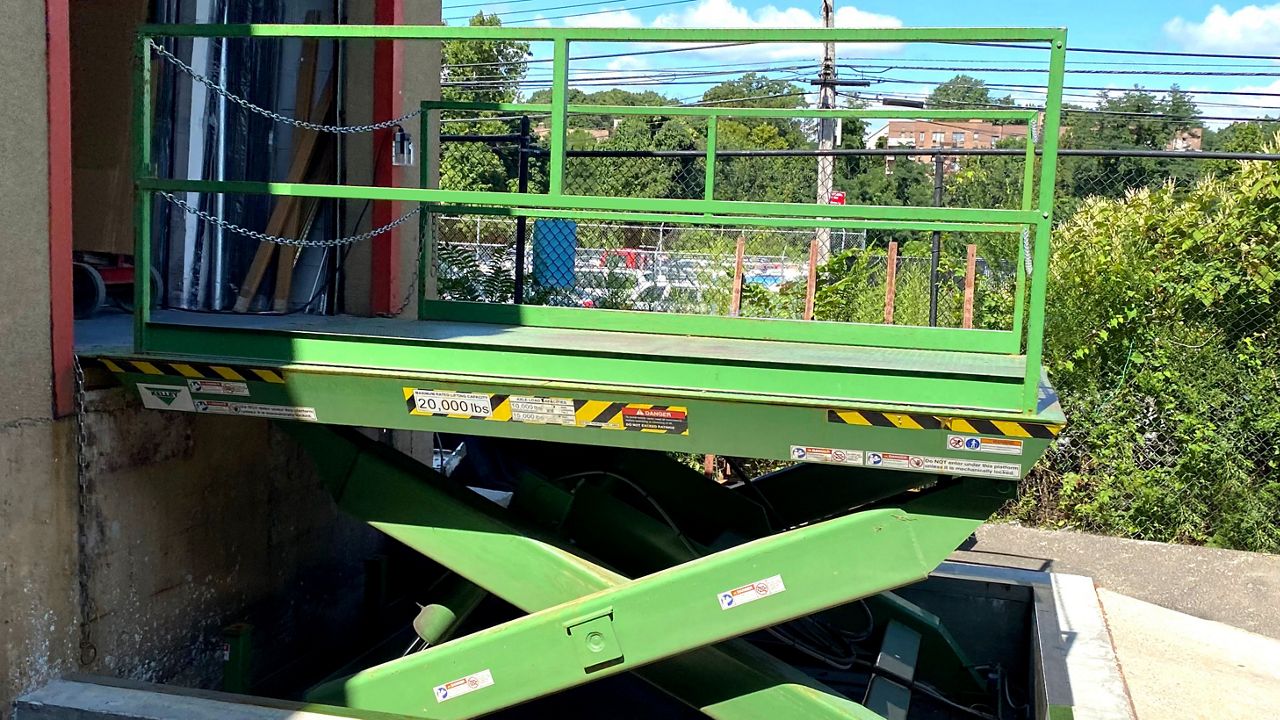 Left side view of the KDL Hydraulic Dock Lift outside
