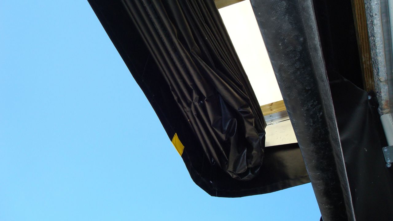 Image: Kelley KI-325 Air Shelther inside view with light filtering in.
