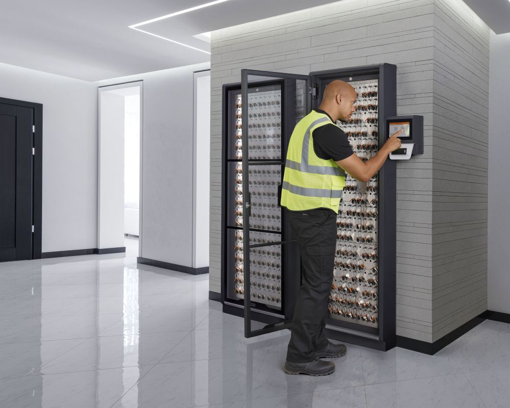 Image: cabinet electronic pentru chei traka touch pro L in-situ într-un datacenter