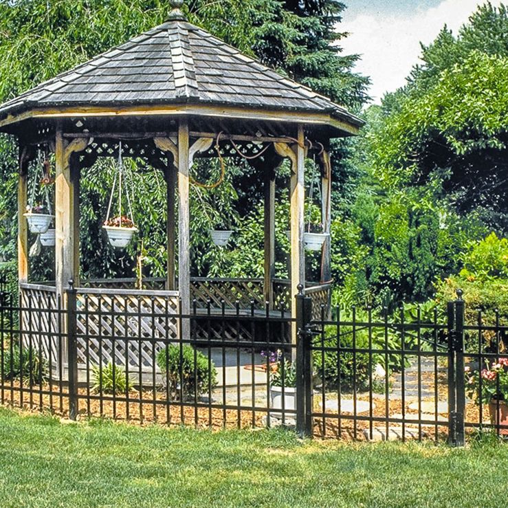 Jerith Legacy aluminum fence in style #101