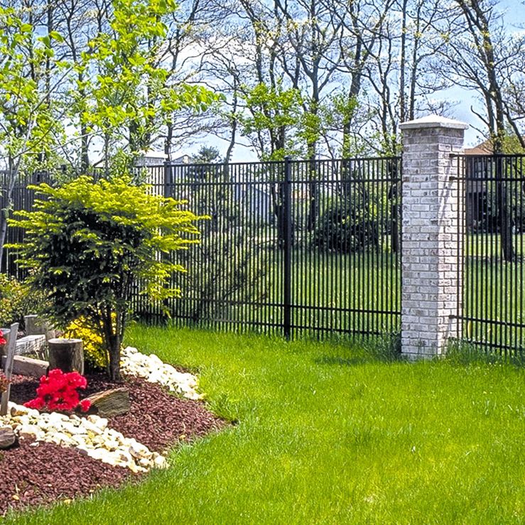 Jerith Legacy aluminum fence in style #402