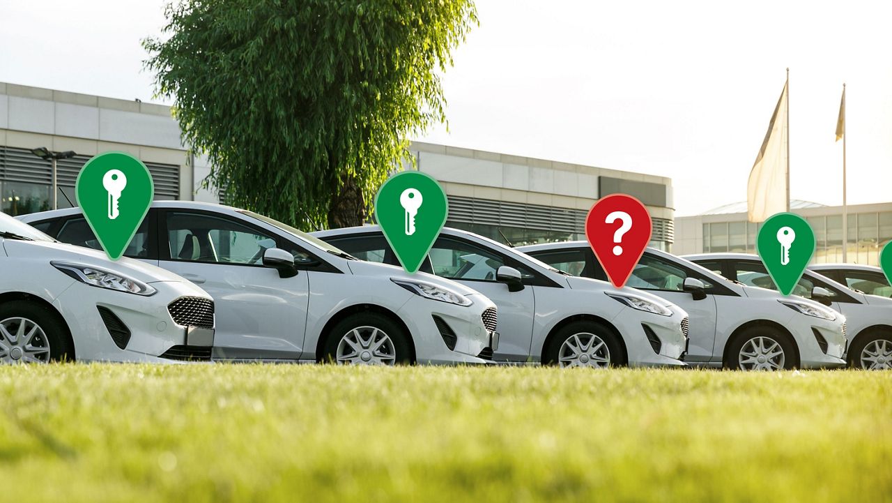 Line of cars with a green pinpoint and key symbol, one car has a red pinpoint and question mark