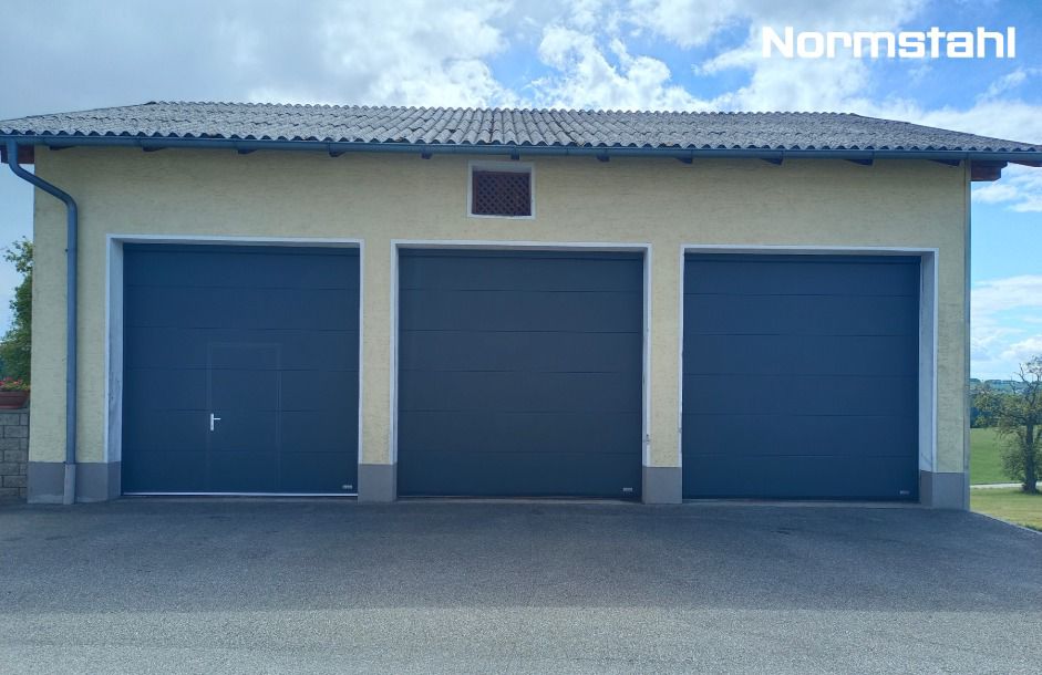 Normstahl Smart 42+ Garagentoren in RAL 7016 Anthrazitgrau