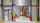 Man loopt onder openstaande overheaddeur