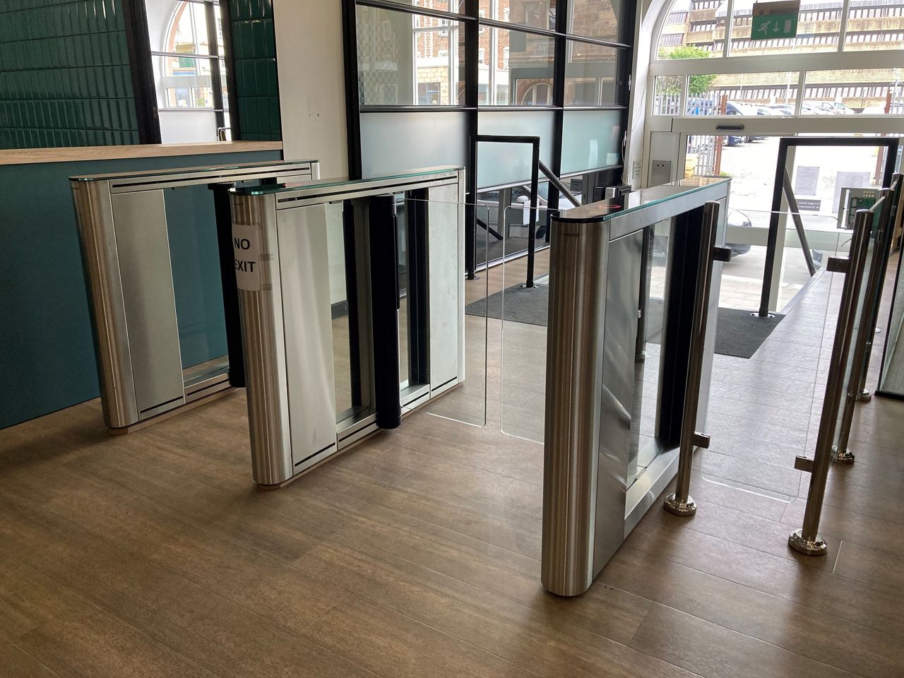 Pentagon Centre Vision Touch Speed Gates