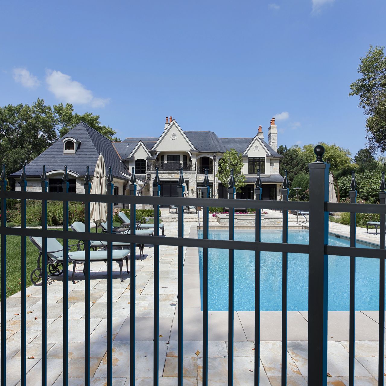 Jerith Premier aluminum fence in style #111