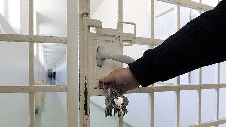 Veilig beheer van sleutels, middelen en geneesmiddelen in gevangenissen