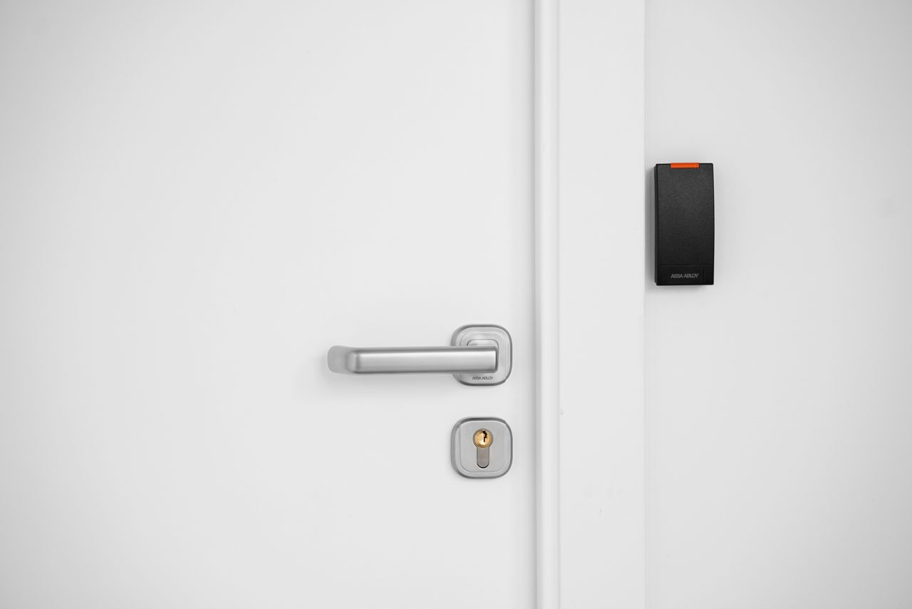 Image: 5dbc4-rp10_reader_smartphoneon2.jpg