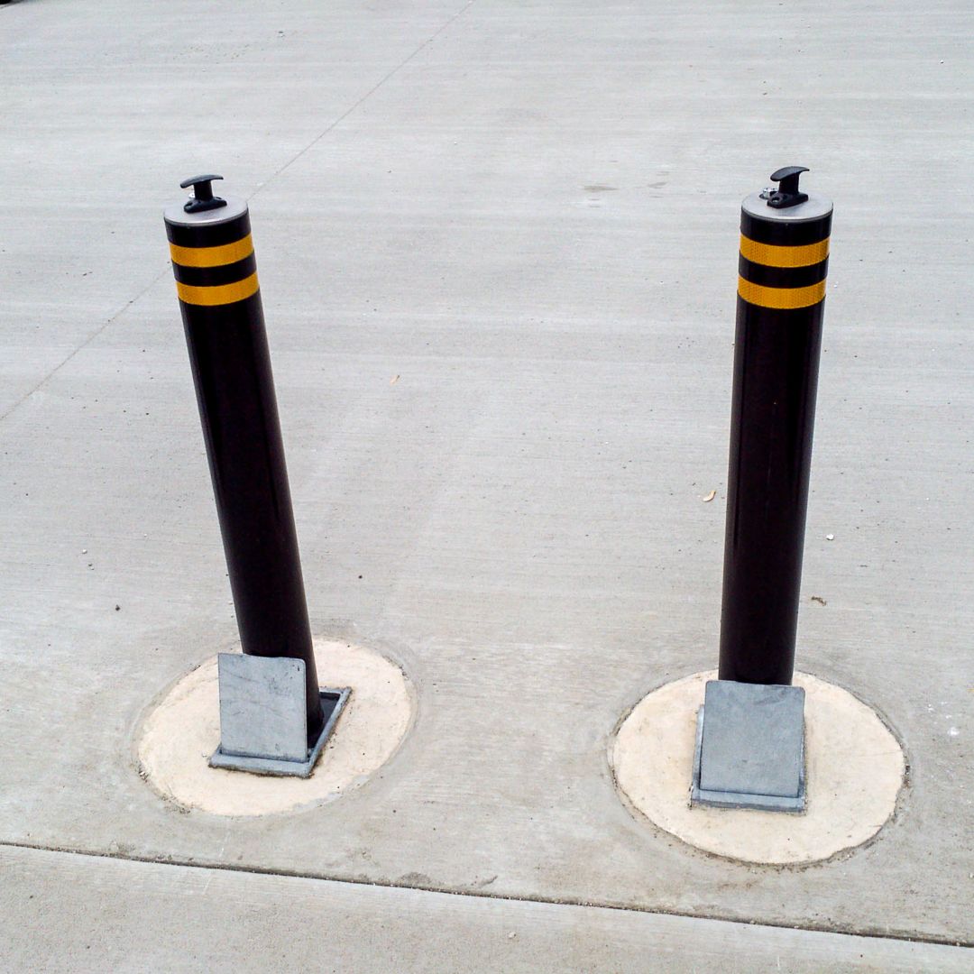 Retractable manual bollards black with yellow stripes