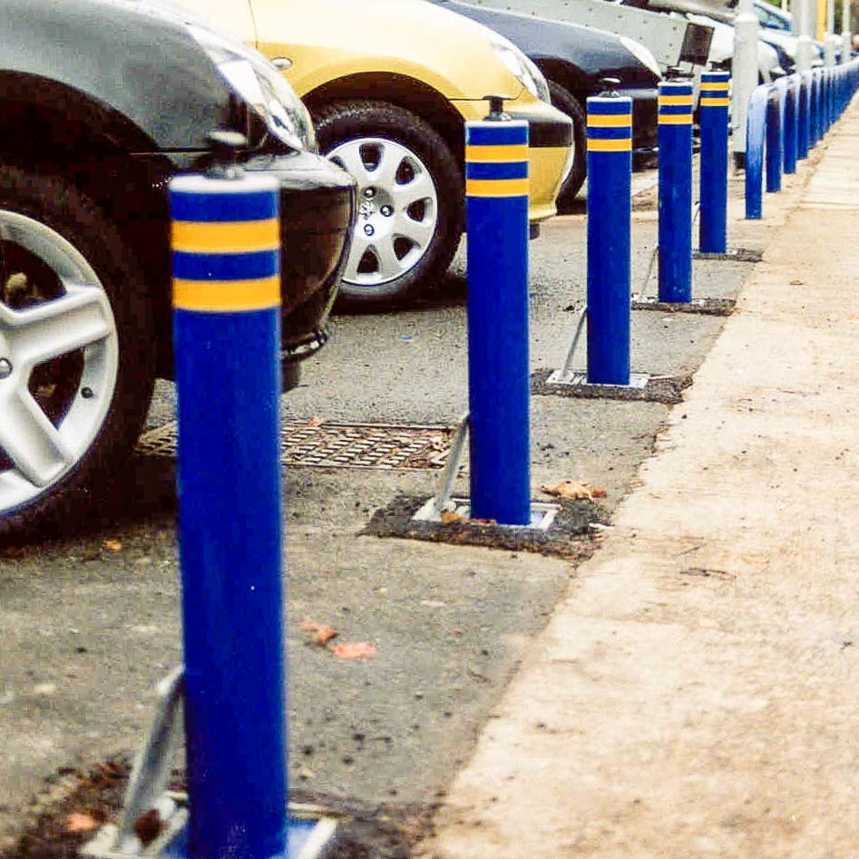 Retractable manual bollards blue with yellow stripes