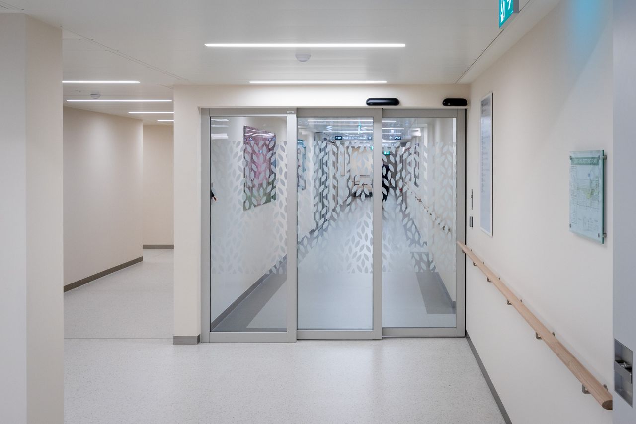 Record TSA 20 Automatic Telescopic Door hospital corridor