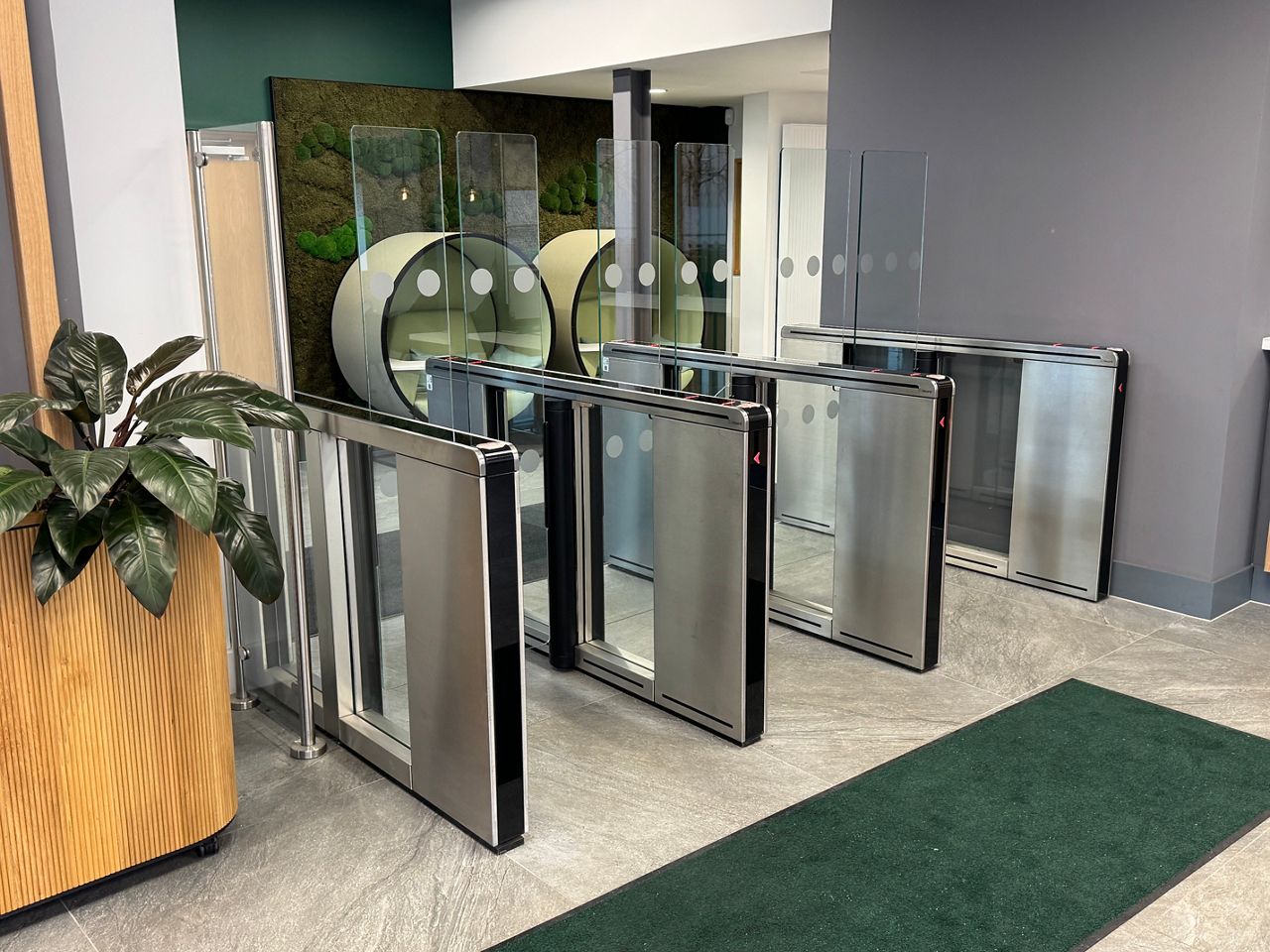 Image: Record vision edge speed gate security