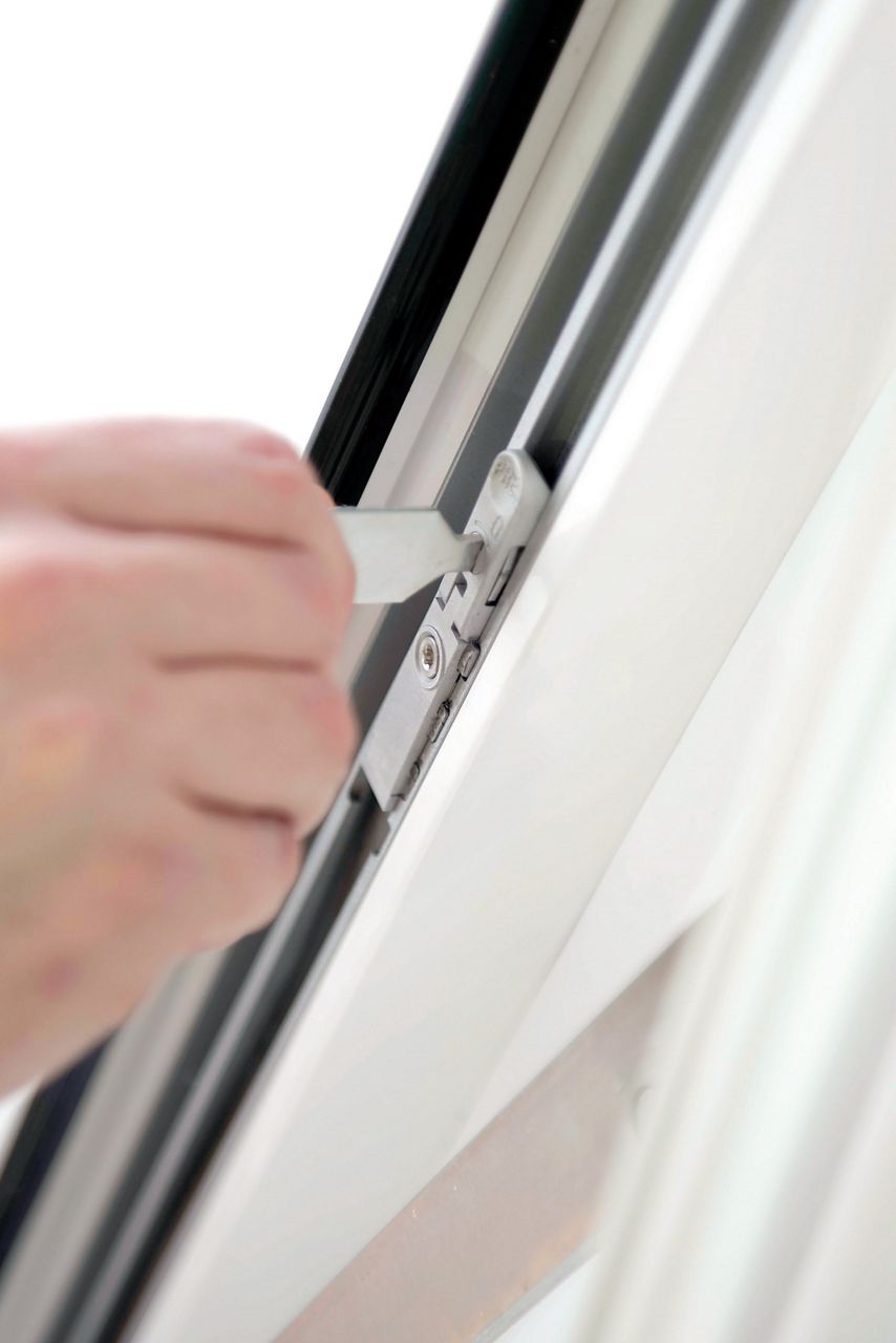 Image: The Yale Revolution Fully Reversible Window Hinge