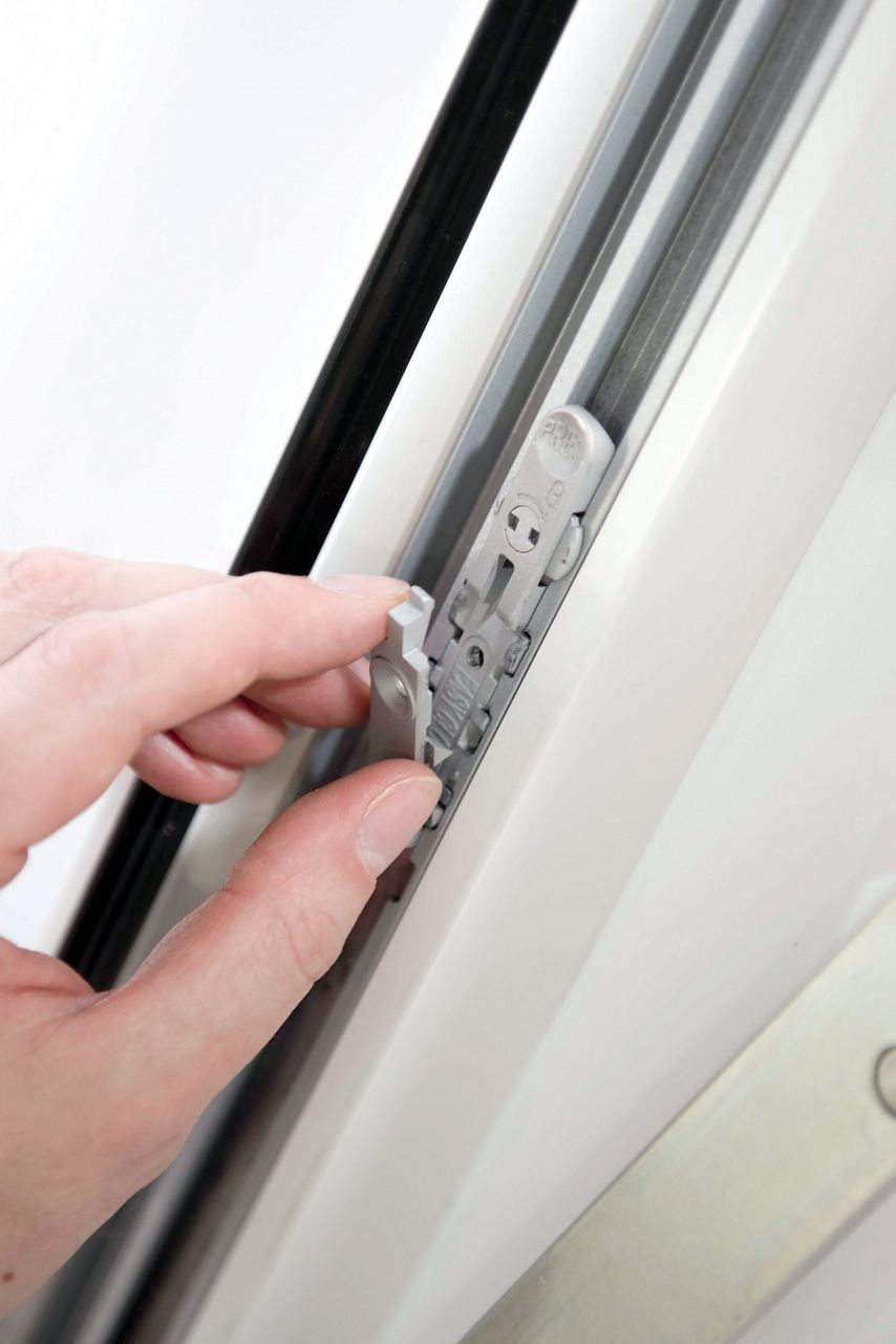 Image: The Yale Revolution Fully Reversible Window Hinge