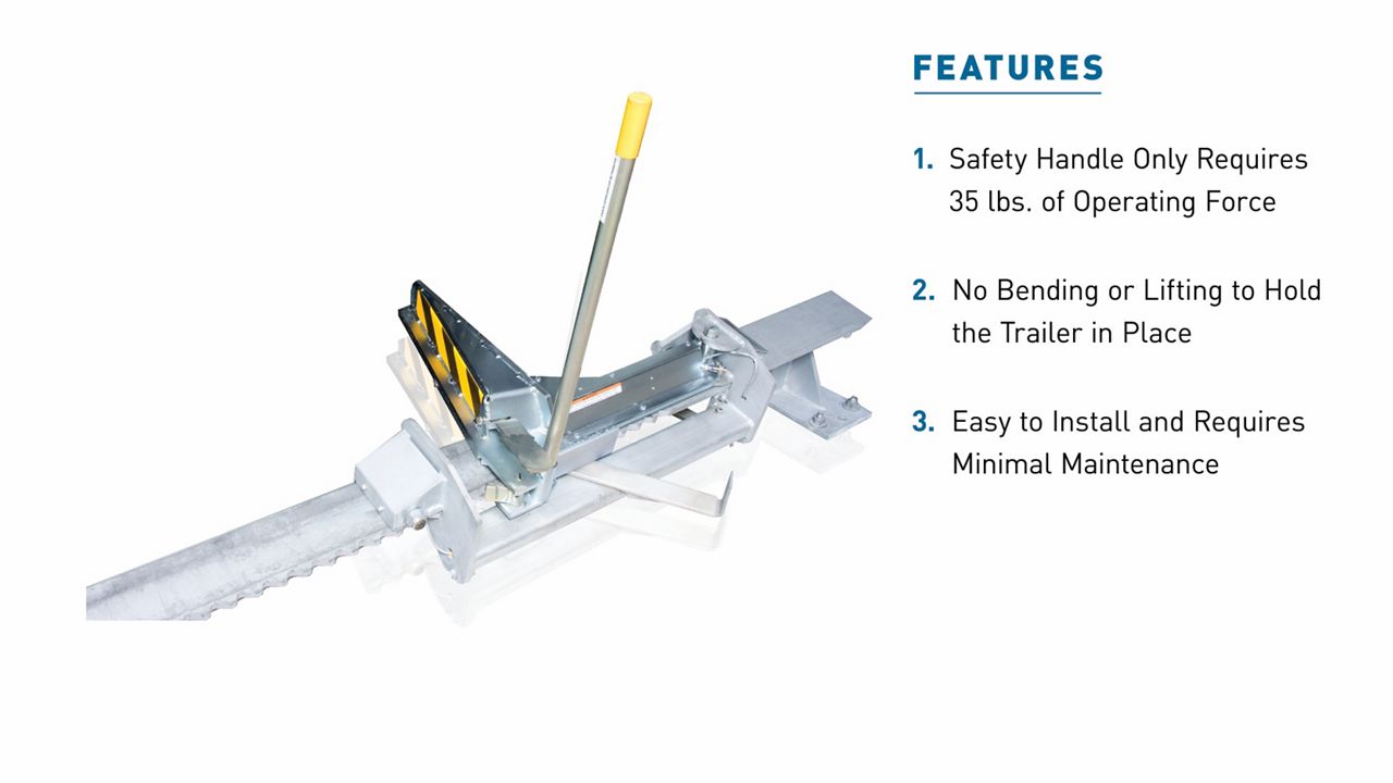 The SMWC Series Manual Chock Wheel Restraint with blue callout boxes highlighting key features.