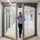 Sistema per porte automatiche a battente ASSA ABLOY Frame con automatismo ad incasso ASSA ABLOY SW300 in uso.
