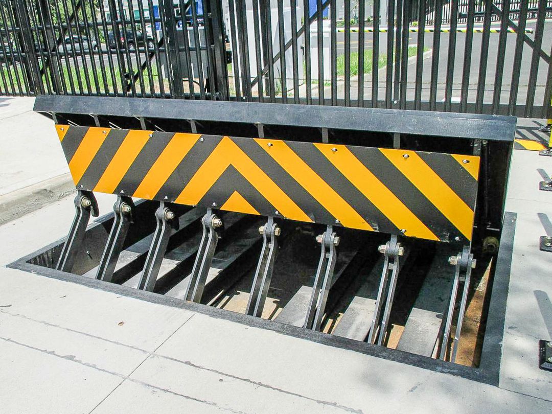 Sentinel wedge barrier black and yellow stripes