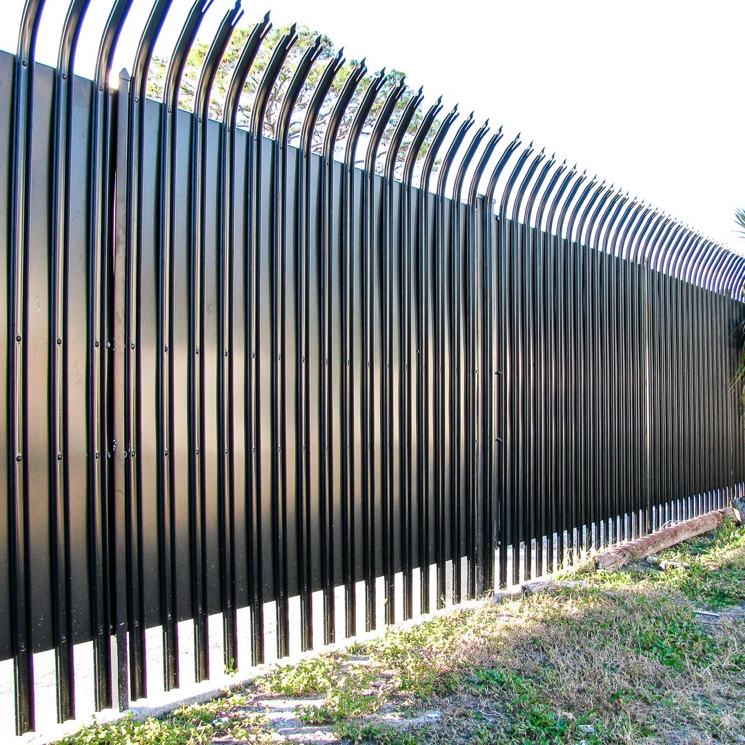 Stalwart IS gauntlet style with privacy slats
