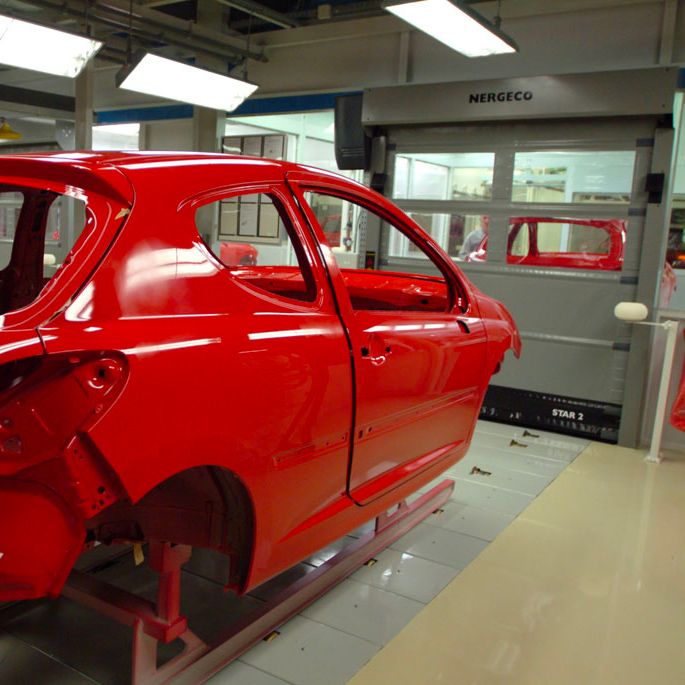 Image: Porte rapide souple sur une chaîne de fabrication automobile
