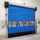 Porte souple rapide automatique bleue en base logistique