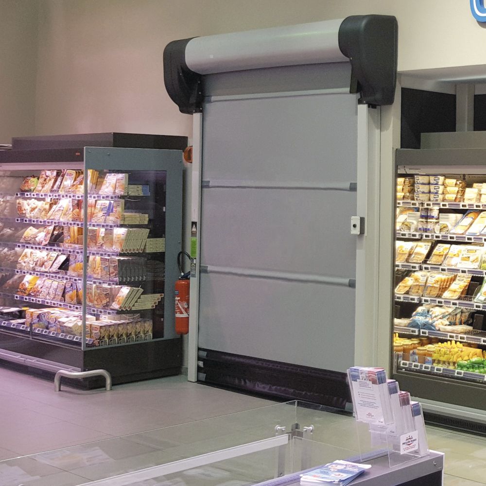 Porte réserve supermarché