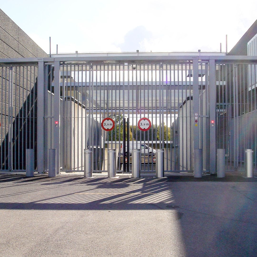 Titan automatic retractable bollard stainless steel 