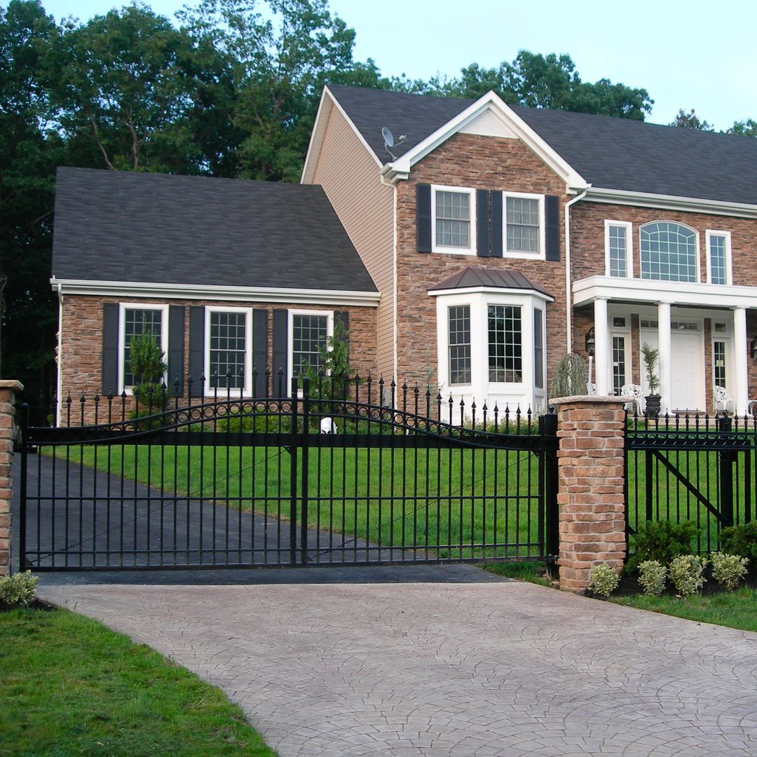 TransPort Estate in genesis style with finials and rings