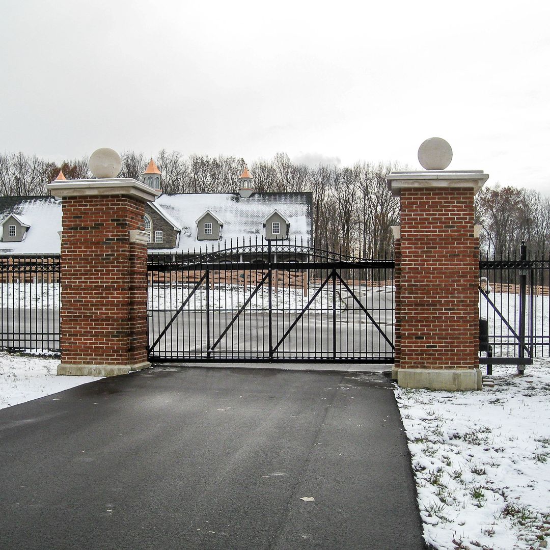 TransPort Estate in genesis style with finials and rings
