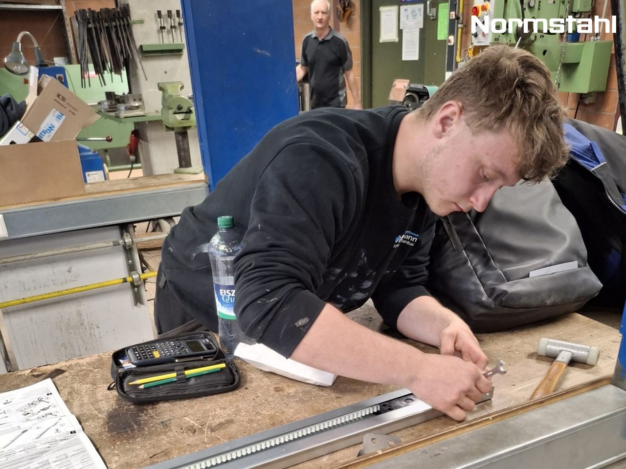 Installation d'une porte de garage à l'école professionnelle de Tübingen