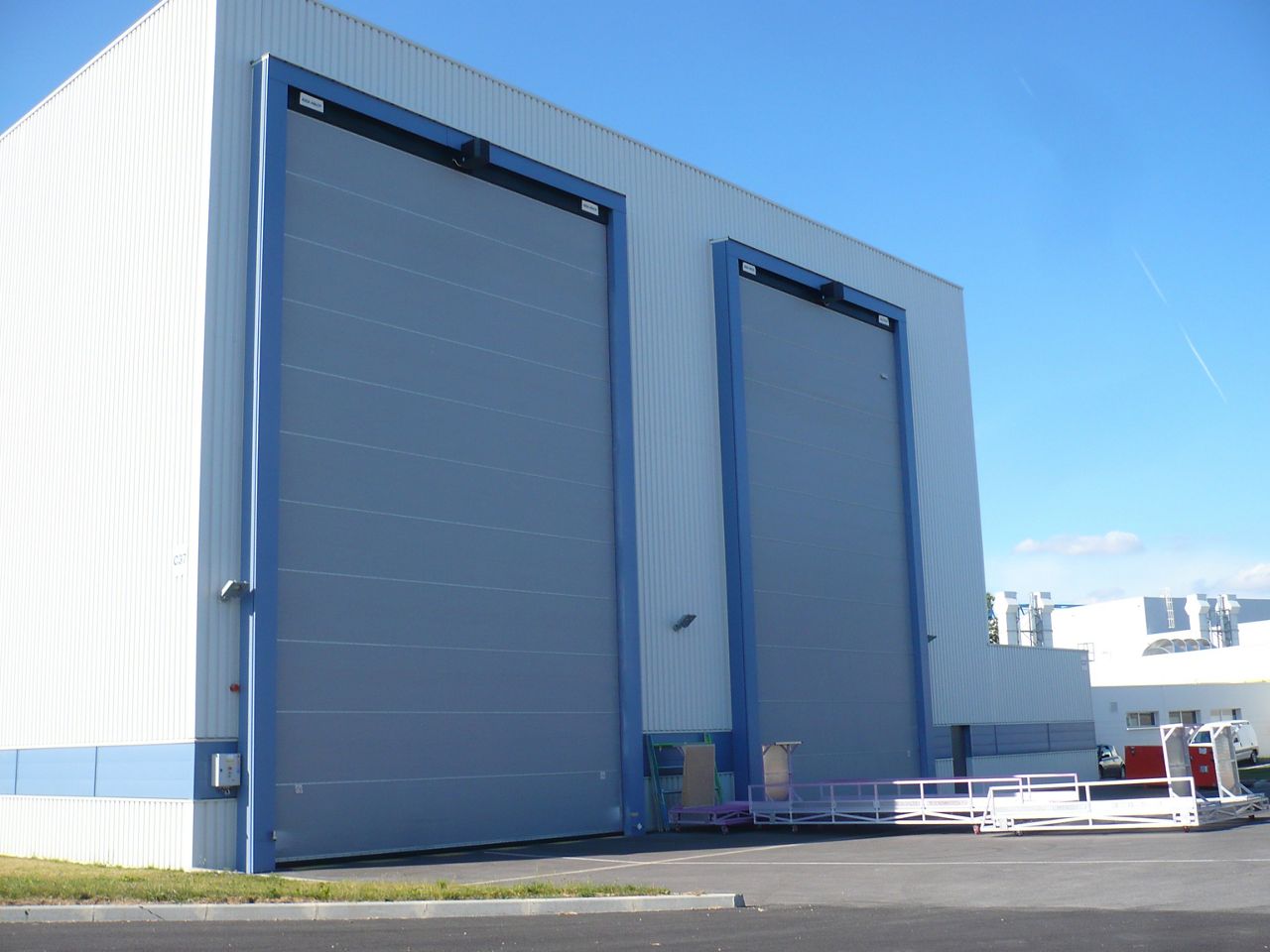 Image: Gigantische Megadoor voor productiefaciliteit