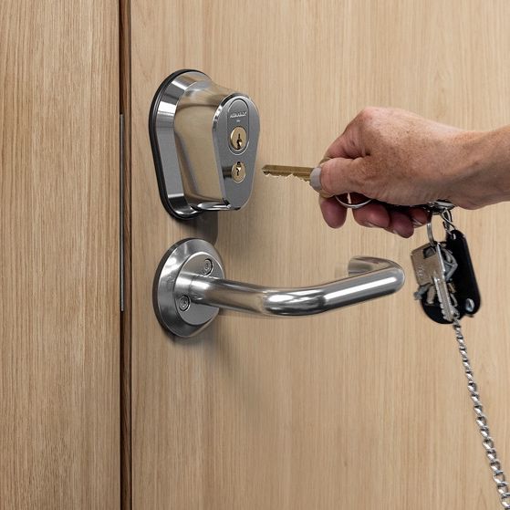 Låssystemet SHARELOCK på dörr.