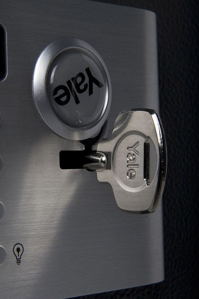 Image: YSM-200 Certified Laptop Digital Safe